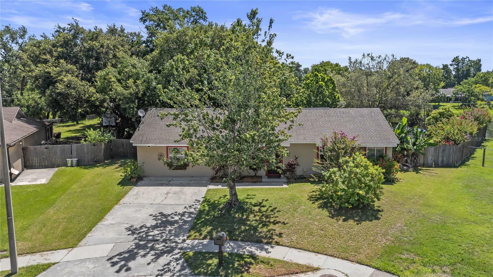 Property Photo: 8733 Catbriar Lane FL 32829