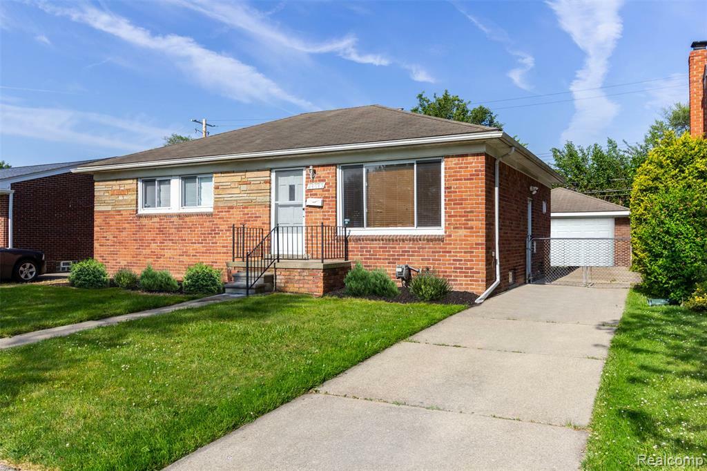 Property Photo: 24645 Greenbrier Avenue MI 48021 1419