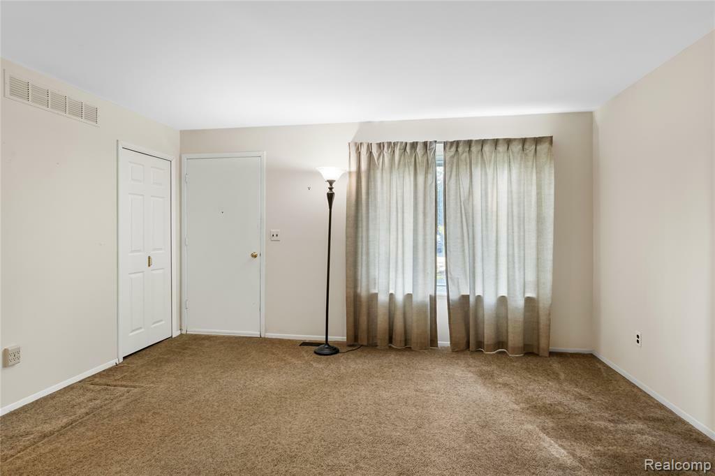 Property Photo: 34348 New York Street MI 48035 3863