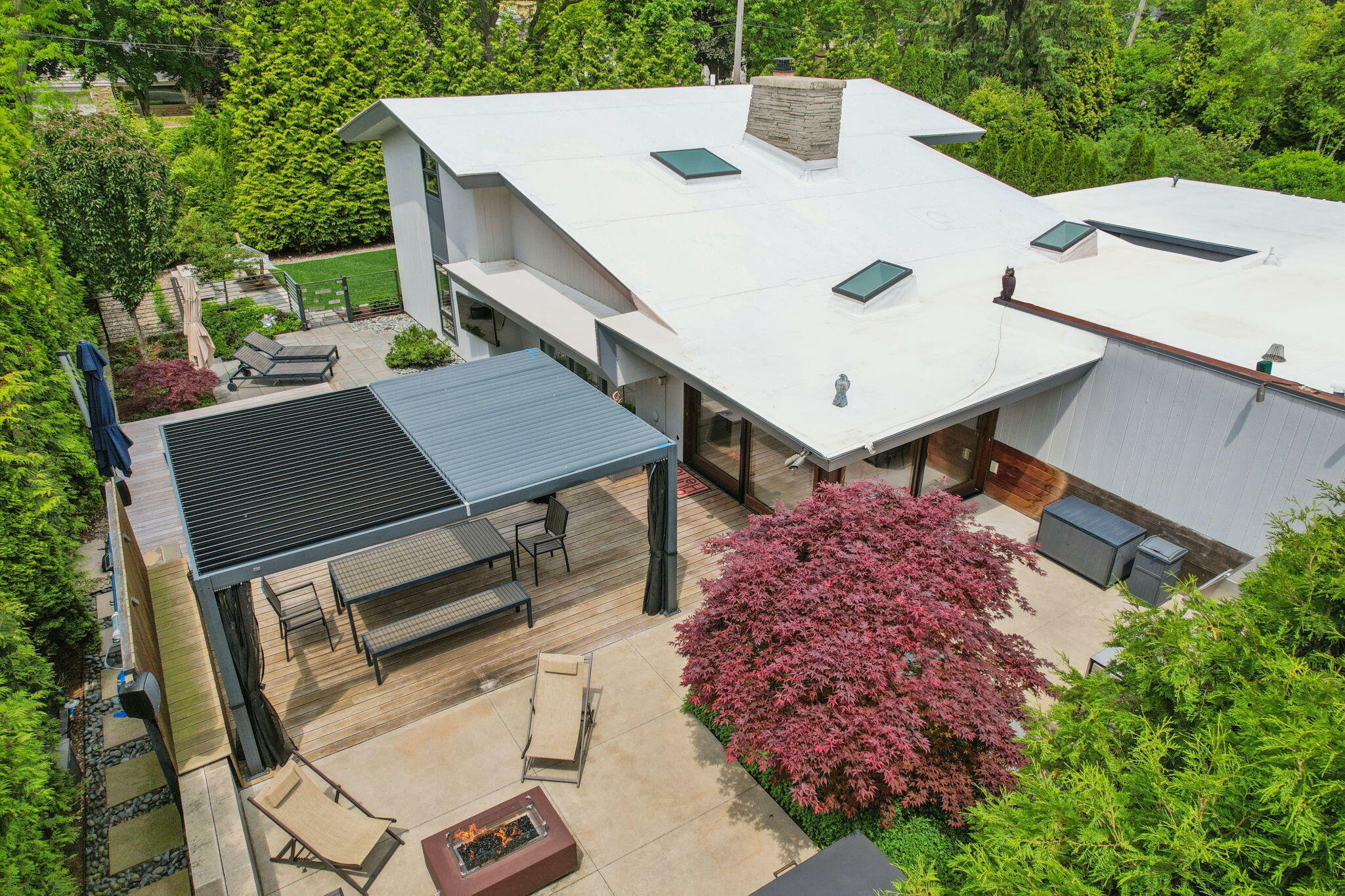 Property Photo:  6012 N Lake Dr  WI 53217 