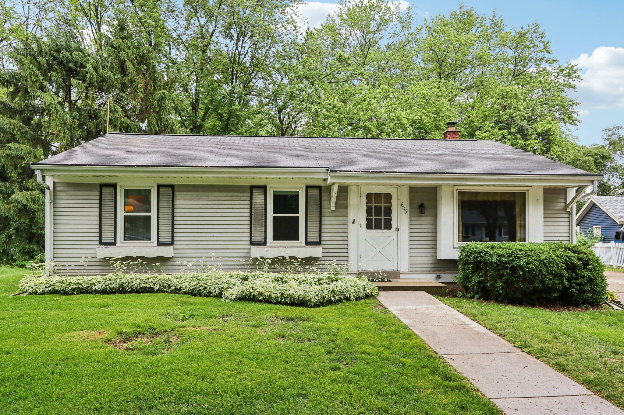 605 Norwood Ct  Waukesha WI 53188 photo