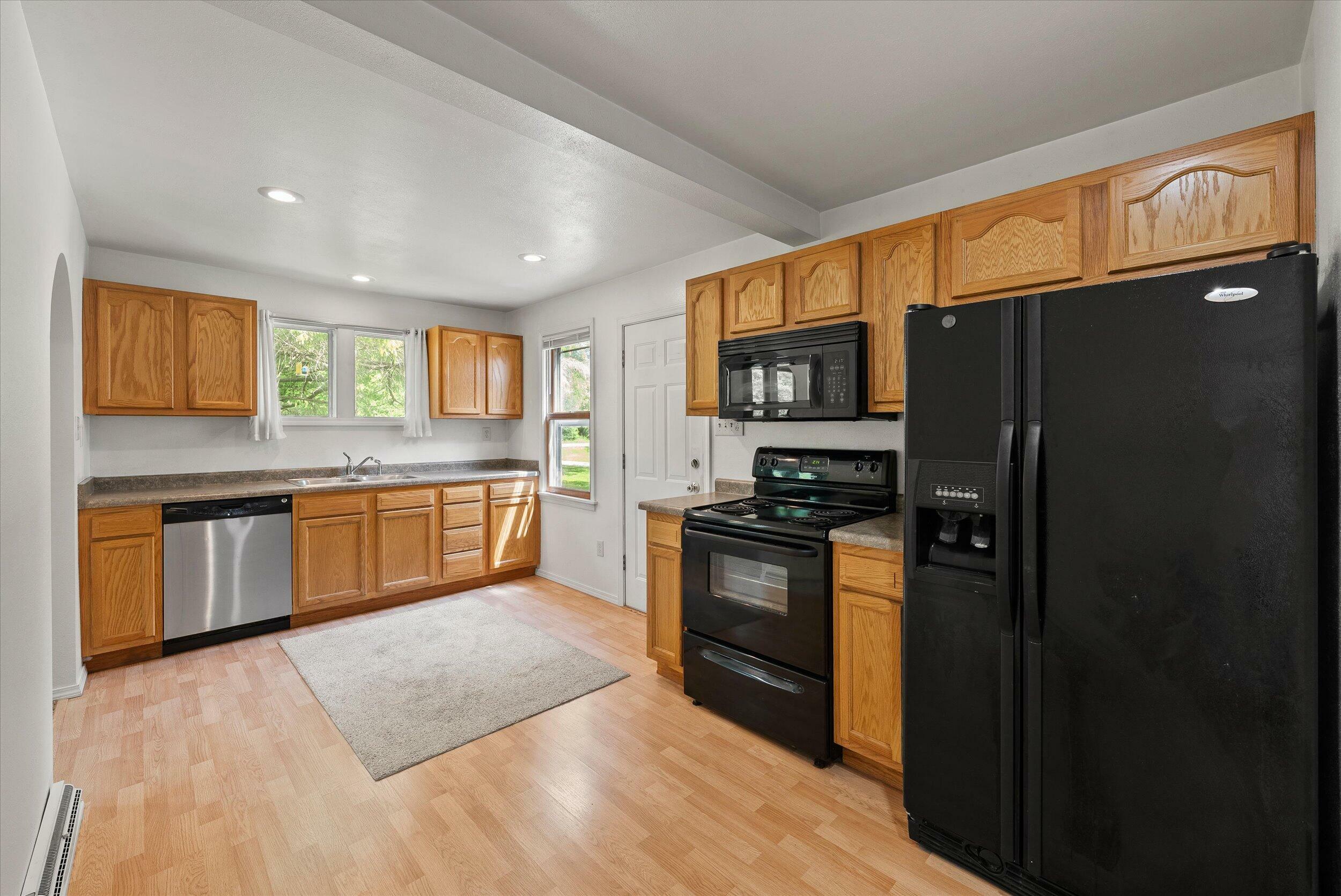 Property Photo: 4924 Lakeshore Rd 4926 WI 53083