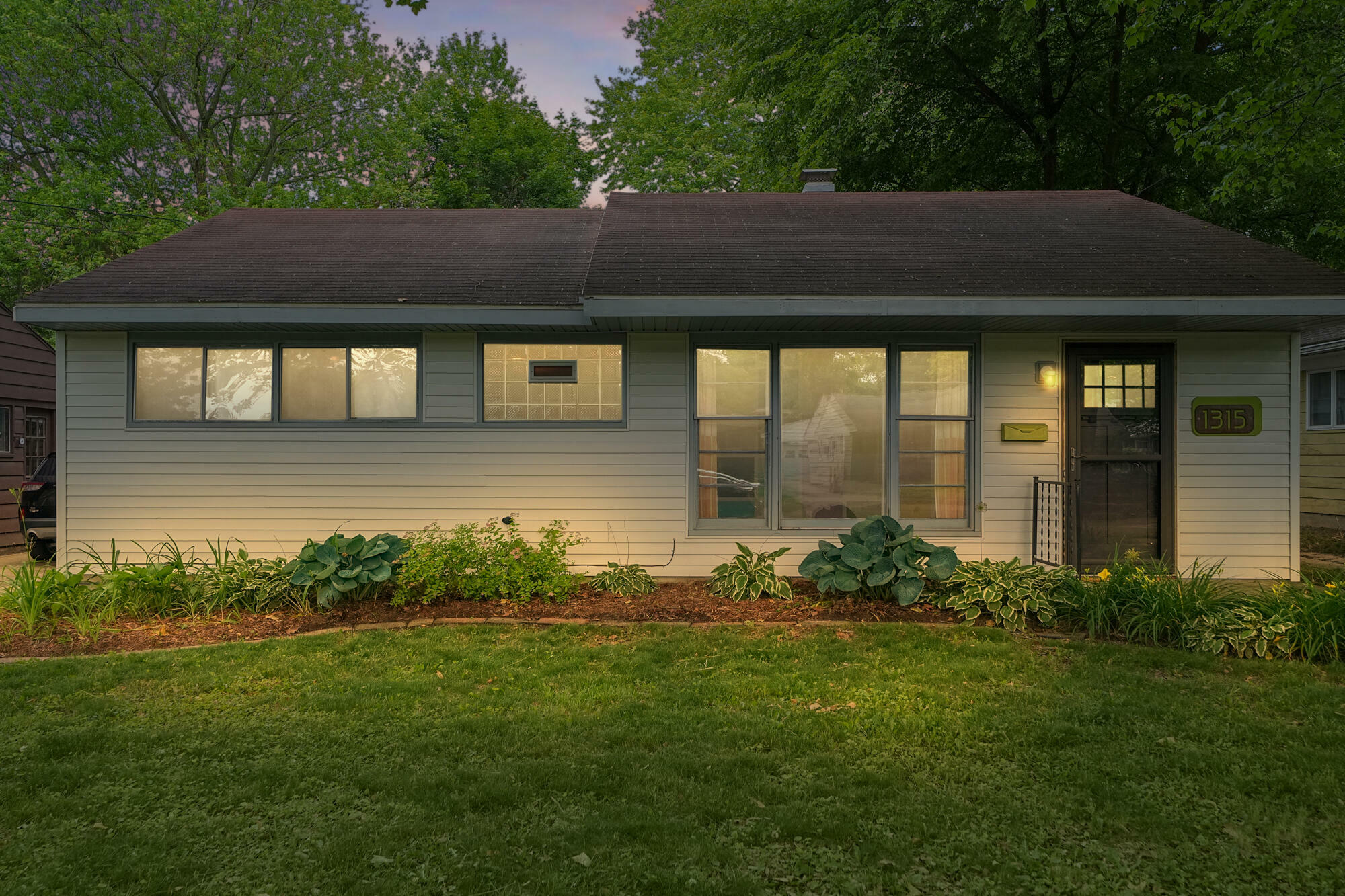 1315 Eastern Place NE  Grand Rapids MI 49505 photo