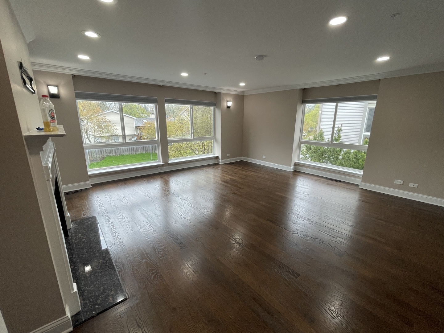 Property Photo: 621 Diamond Pointe Drive IL 60060
