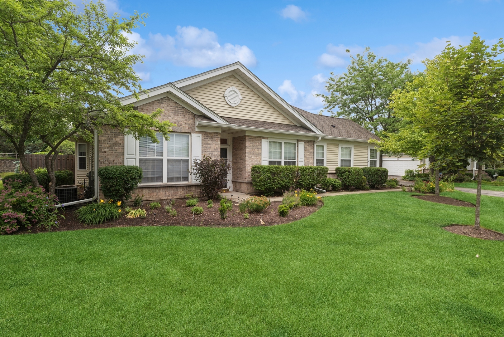 Property Photo: 49 Ashbrook Court IL 60030