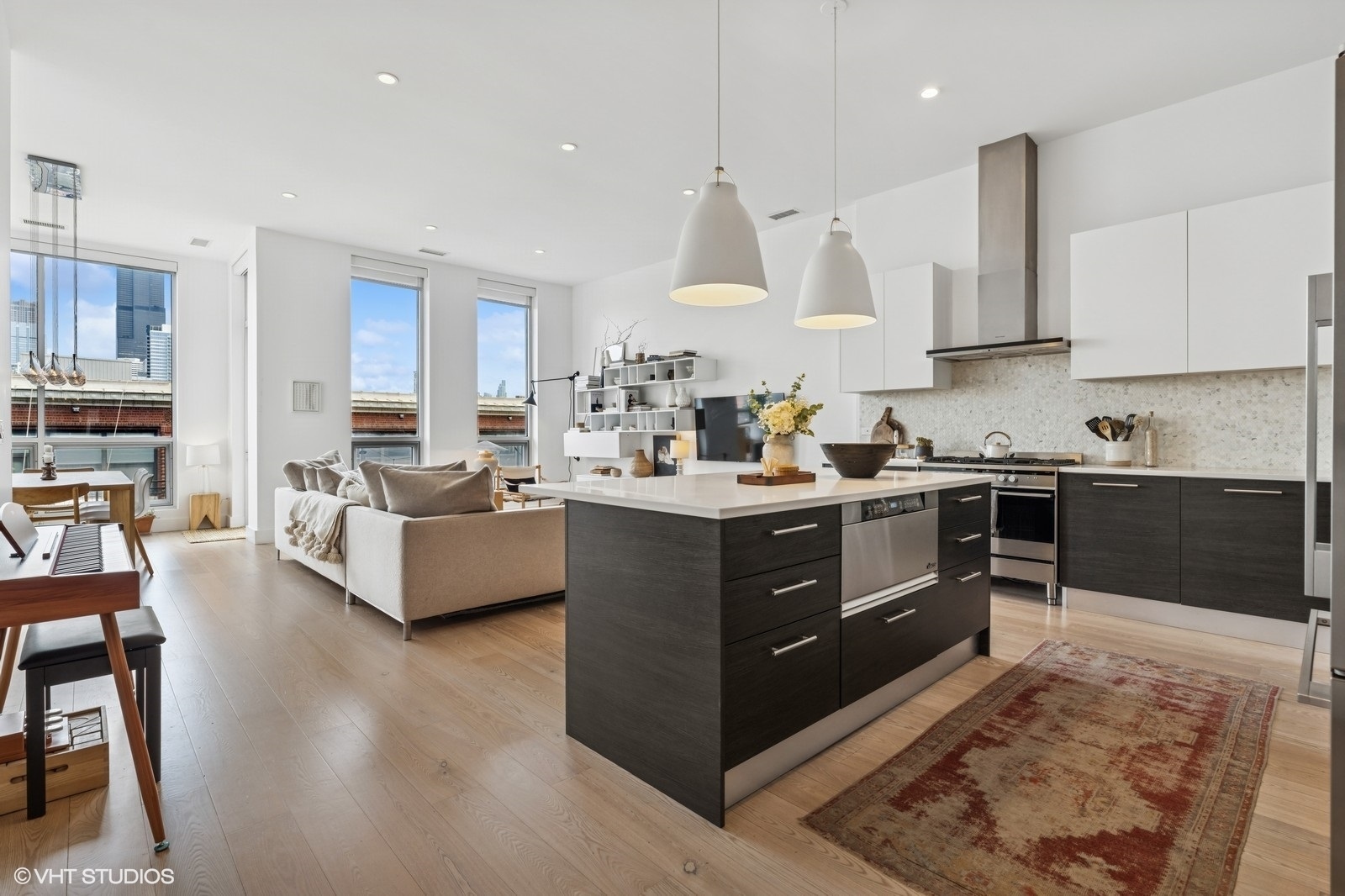 Property Photo: 134 S Aberdeen Avenue 5S IL 60607
