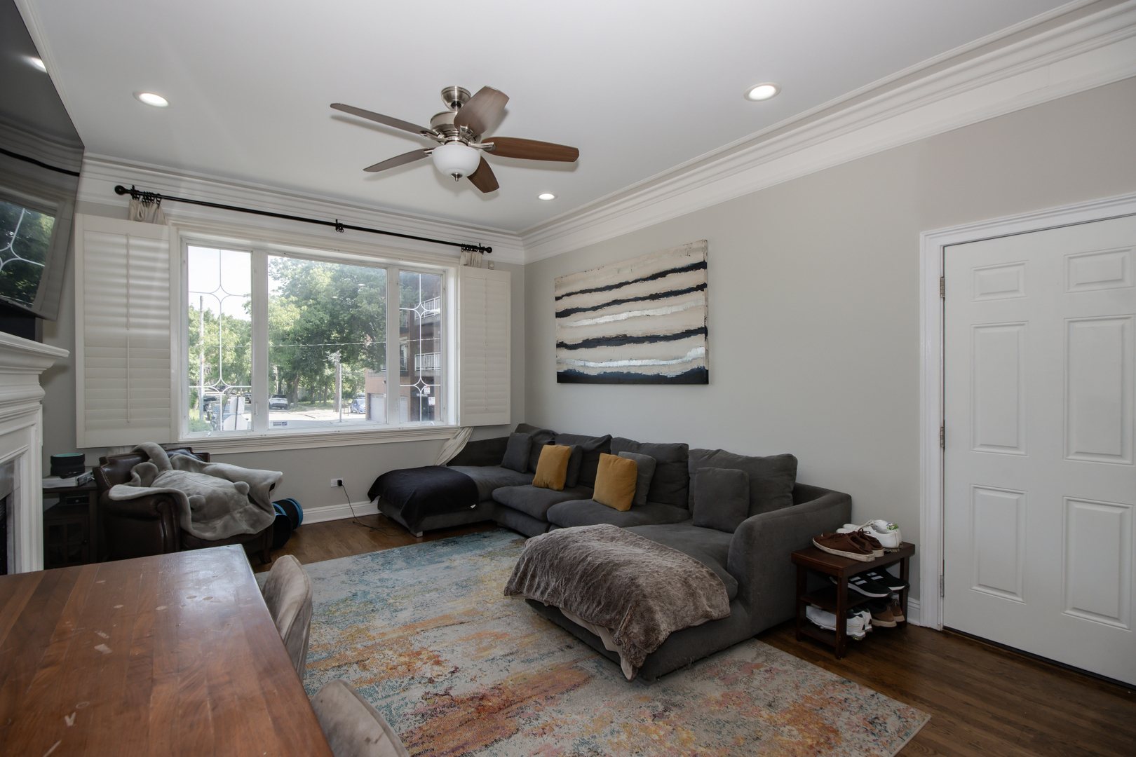 Property Photo: 323 W Schiller Street 1W IL 60610