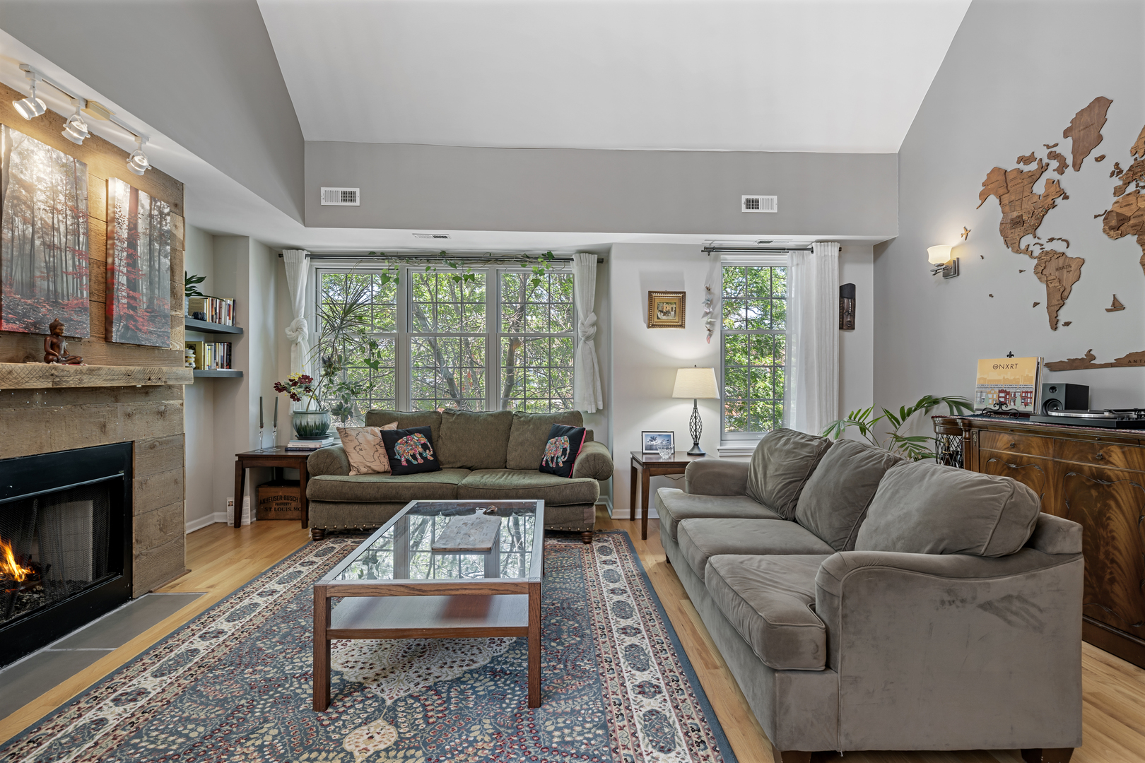Property Photo: 3251 N Racine Avenue 3 IL 60657