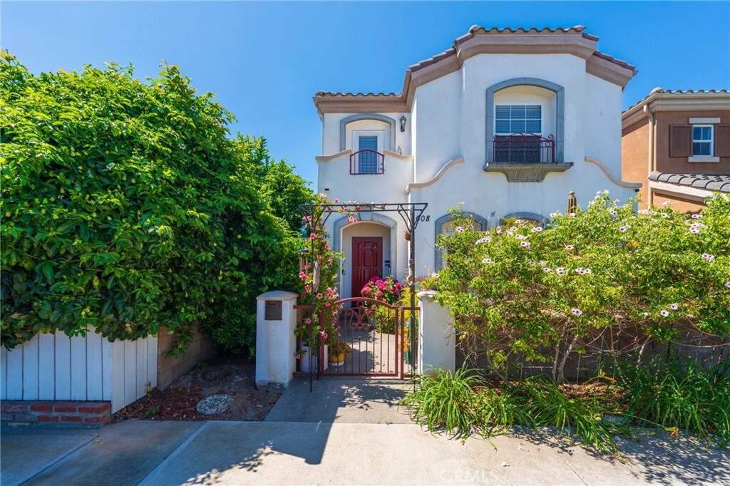 608 Indianapolis Avenue  Huntington Beach CA 92648 photo
