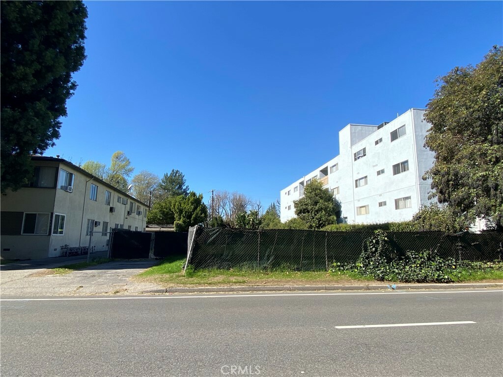 Property Photo: 4615 Fulton Avenue CA 91423