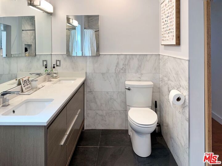 Property Photo:  6840 Orion Avenue  CA 91406 
