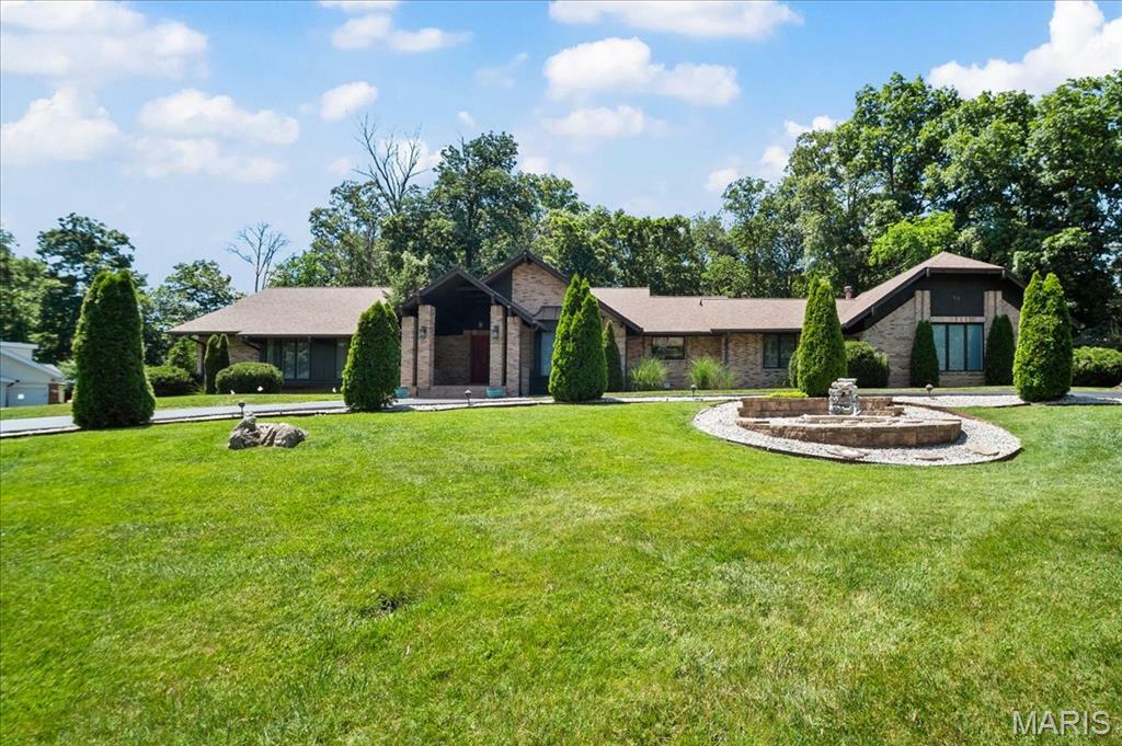 Property Photo: 59 Meadowbrook Country Club Estates Drive Estate MO 63011