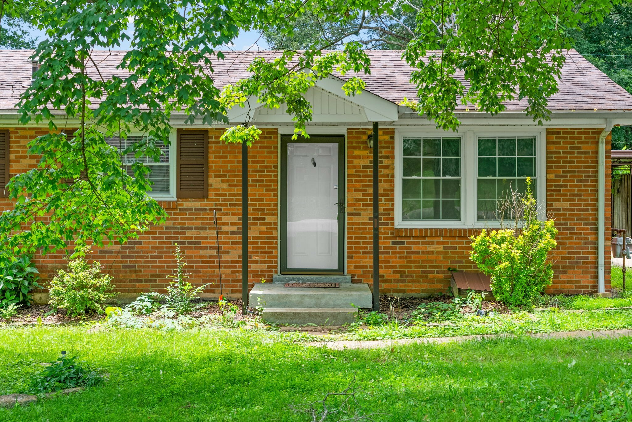 Property Photo: 1446 McCan Dr TN 37043