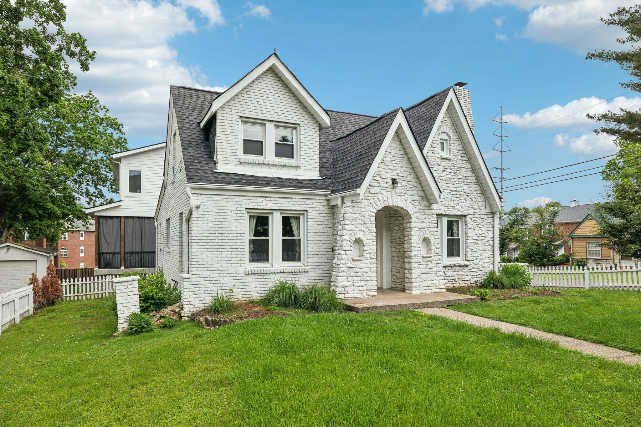 Property Photo: 2800 Marlin Ave TN 37215