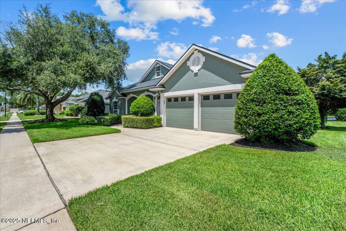 Property Photo: 1821 Vista Lakes Drive FL 32003