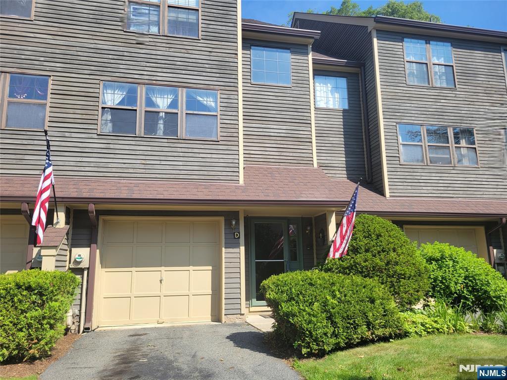 Property Photo:  