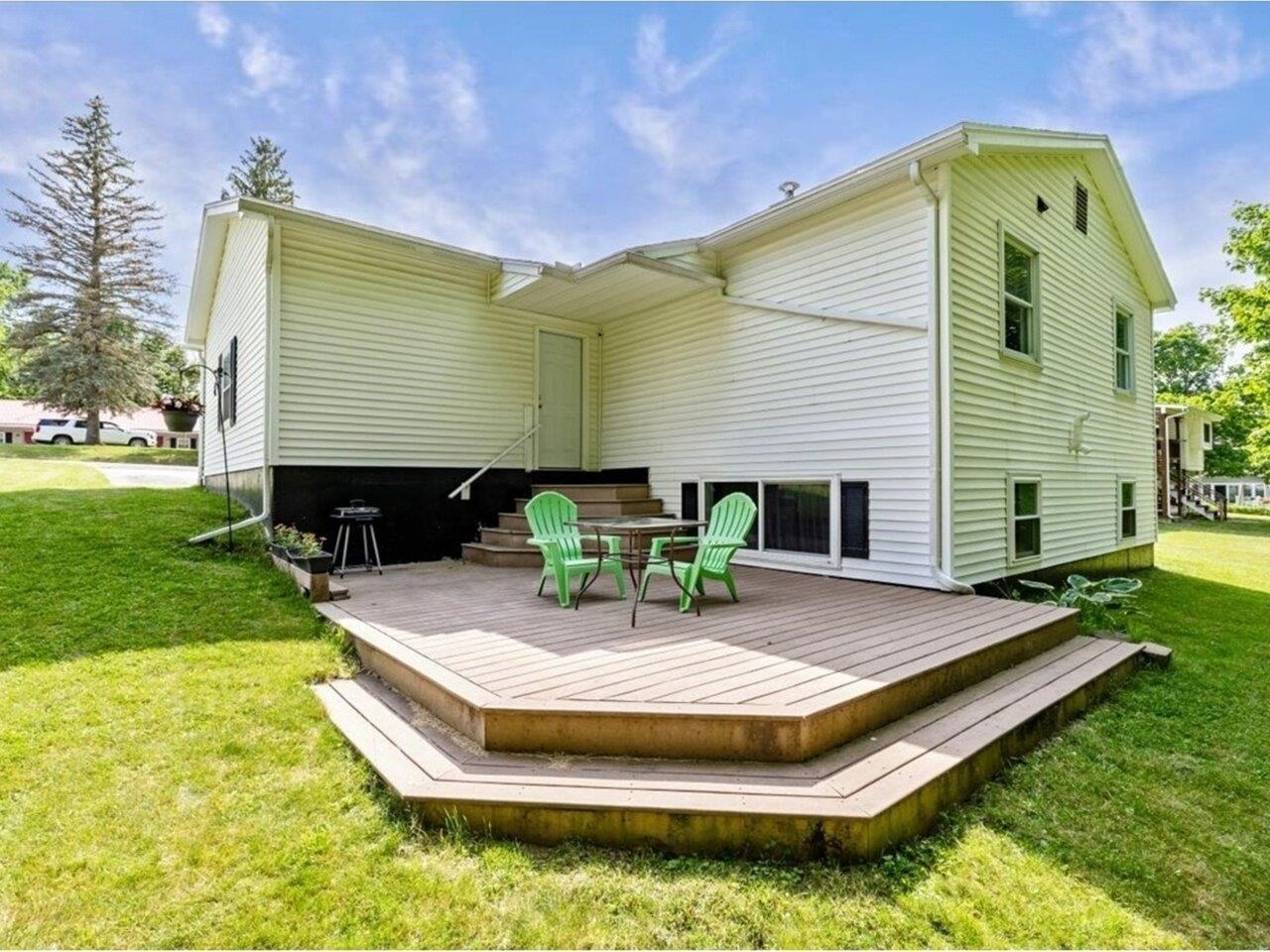 Property Photo:  5 Orchard Street  VT 05478 