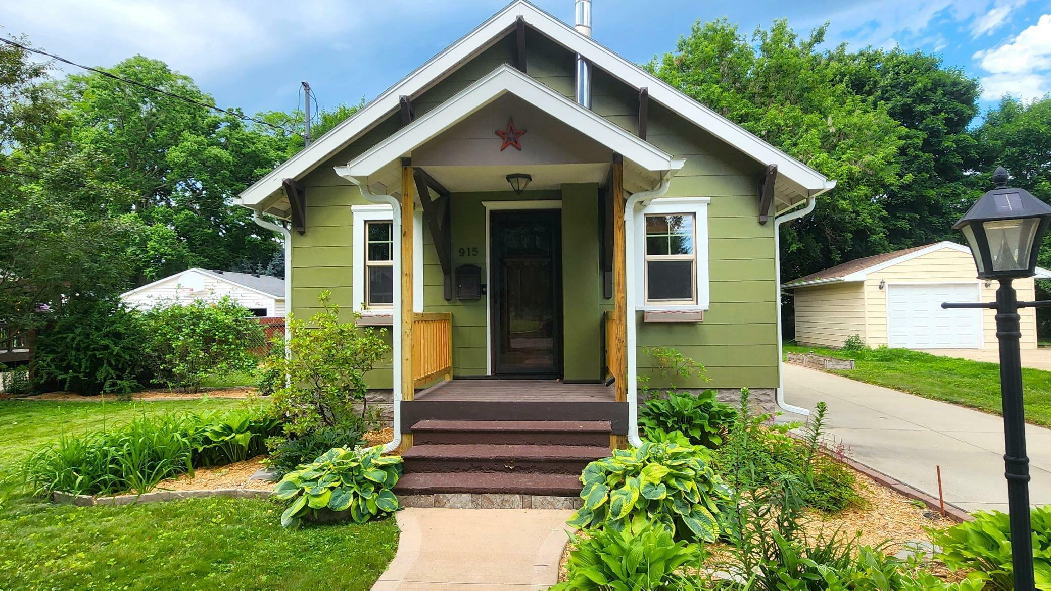 Property Photo:  915 8th Avenue SE  MN 55904 