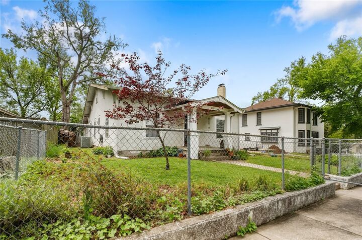 Property Photo:  210 Ashley Street  AR 72761 