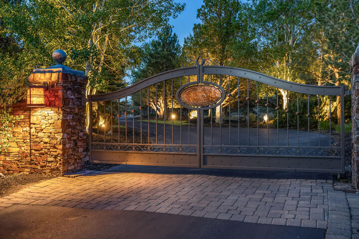 Property Photo: 65930 Mariposa Lane OR 97703
