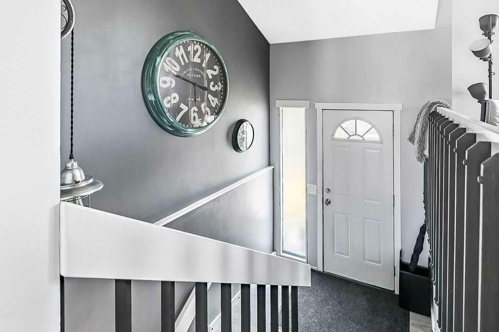 Property Photo: 1312 10 Avenue SE AB T1V 1L4