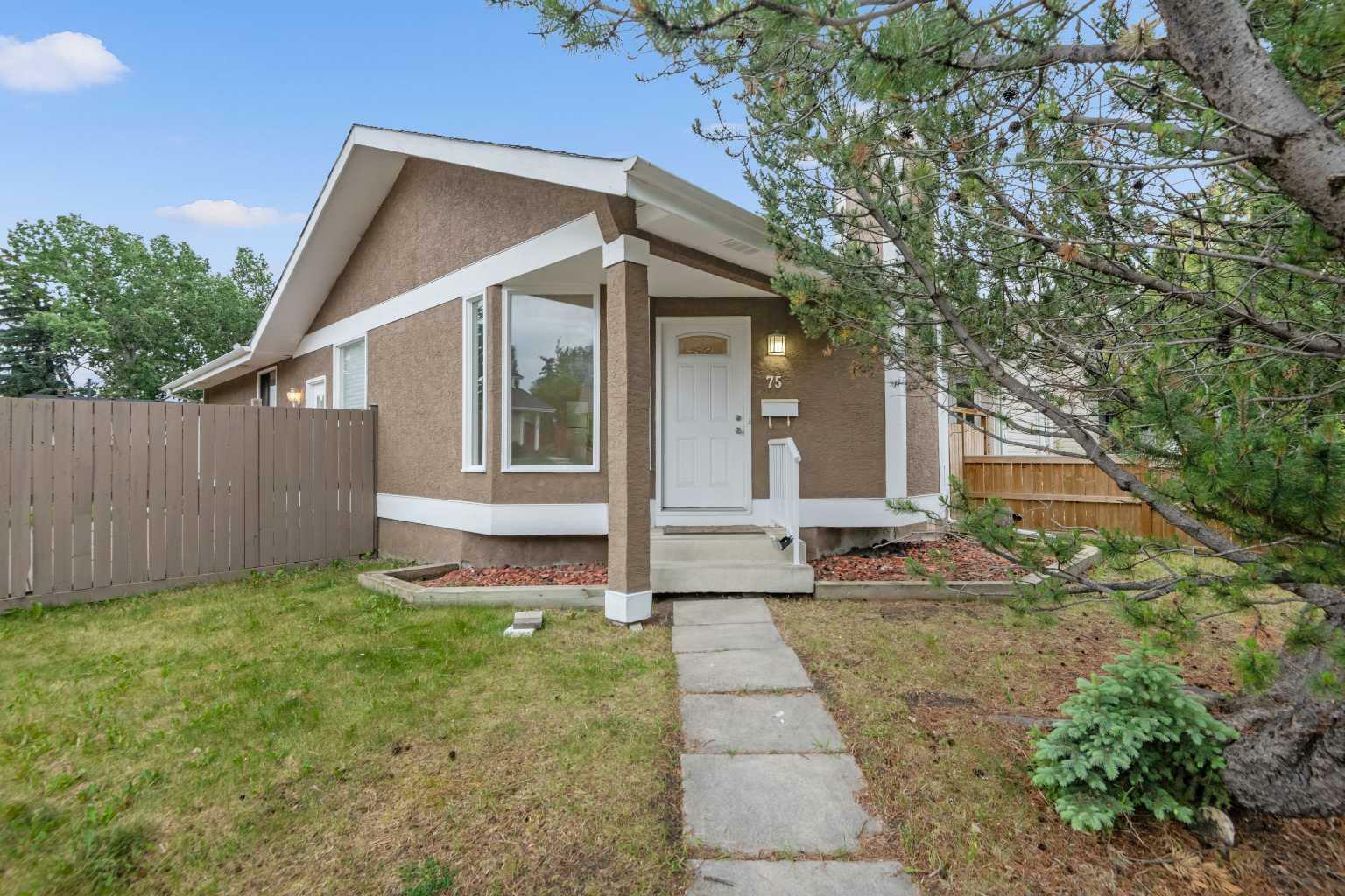 Photo de la propriété: 75 Woodglen Close SW AB T2W 4M9