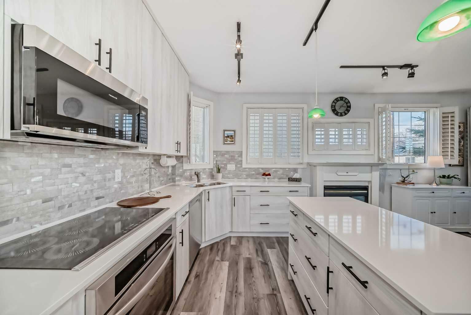 Property Photo: 3412 Parkdale Boulevard NW 201 AB T2N 3T4
