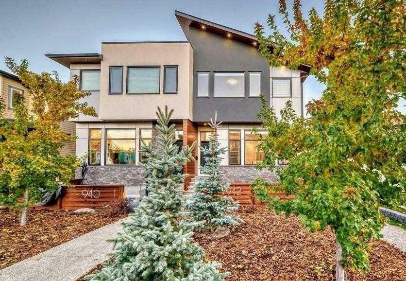 Property Photo:  940 38th Street SW Unit 2  AB T3C 1T3 