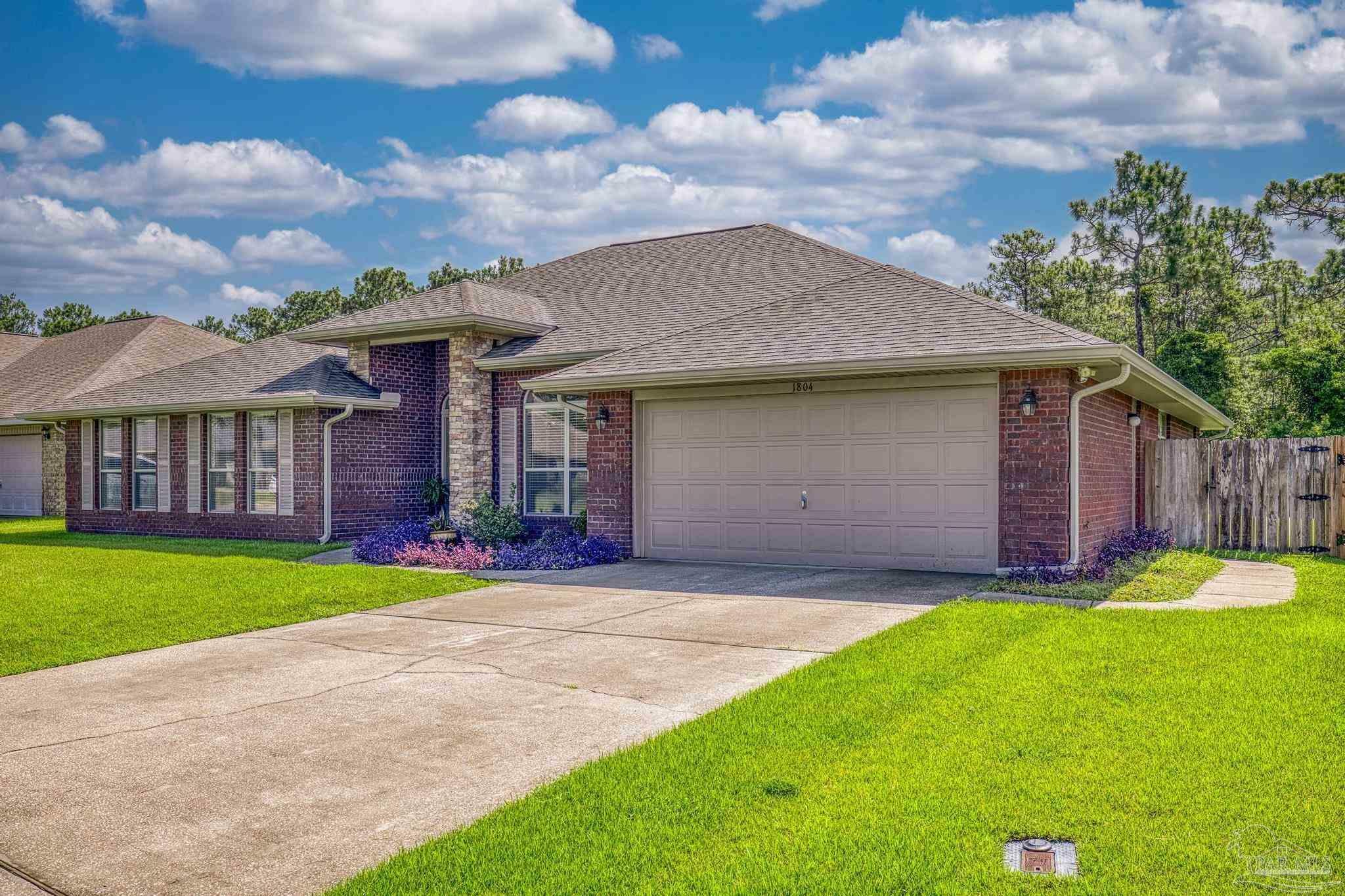 Property Photo: 1804 Twin Pine Blvd FL 32563