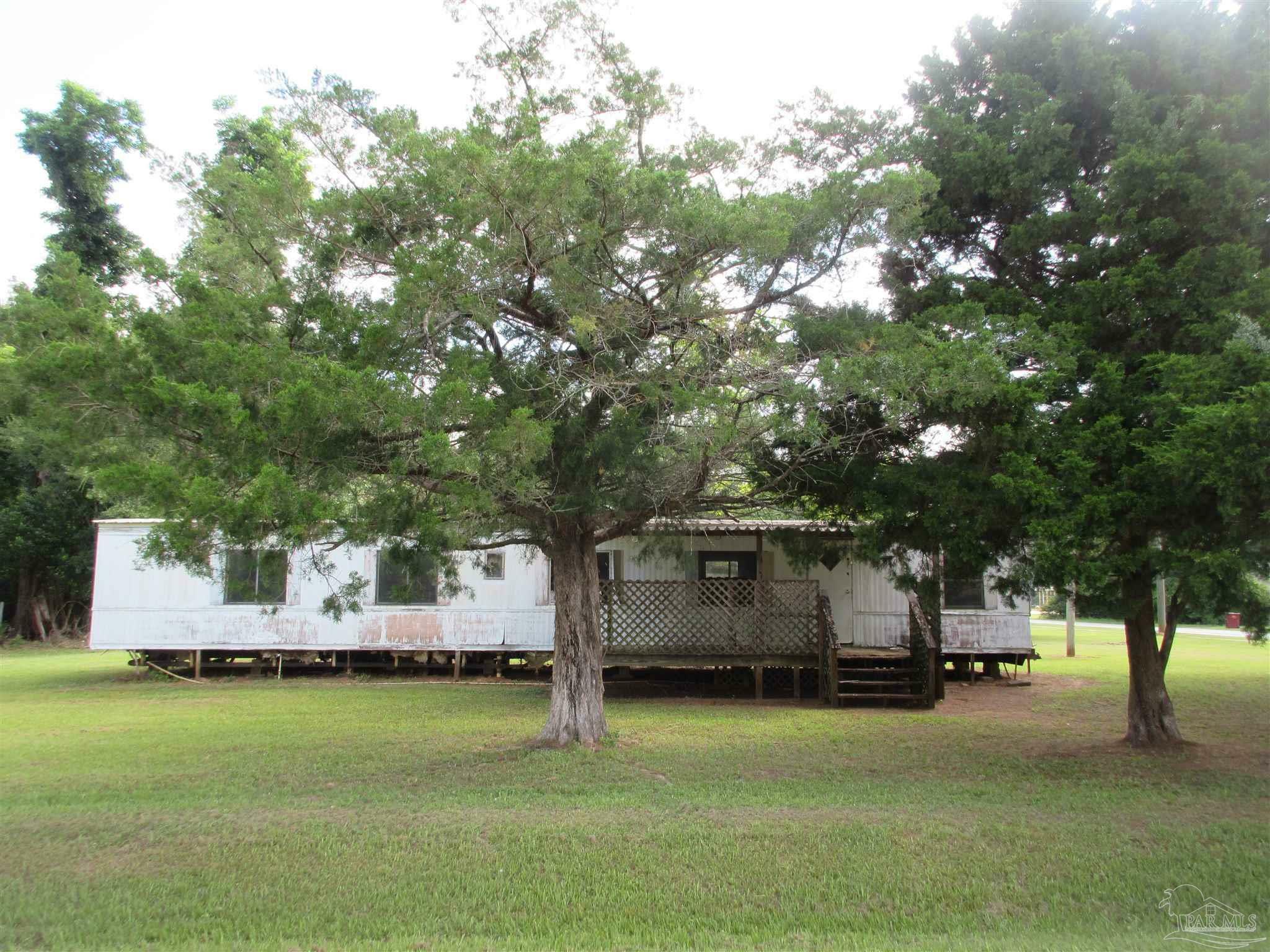Property Photo: 5227 Spring St FL 32565