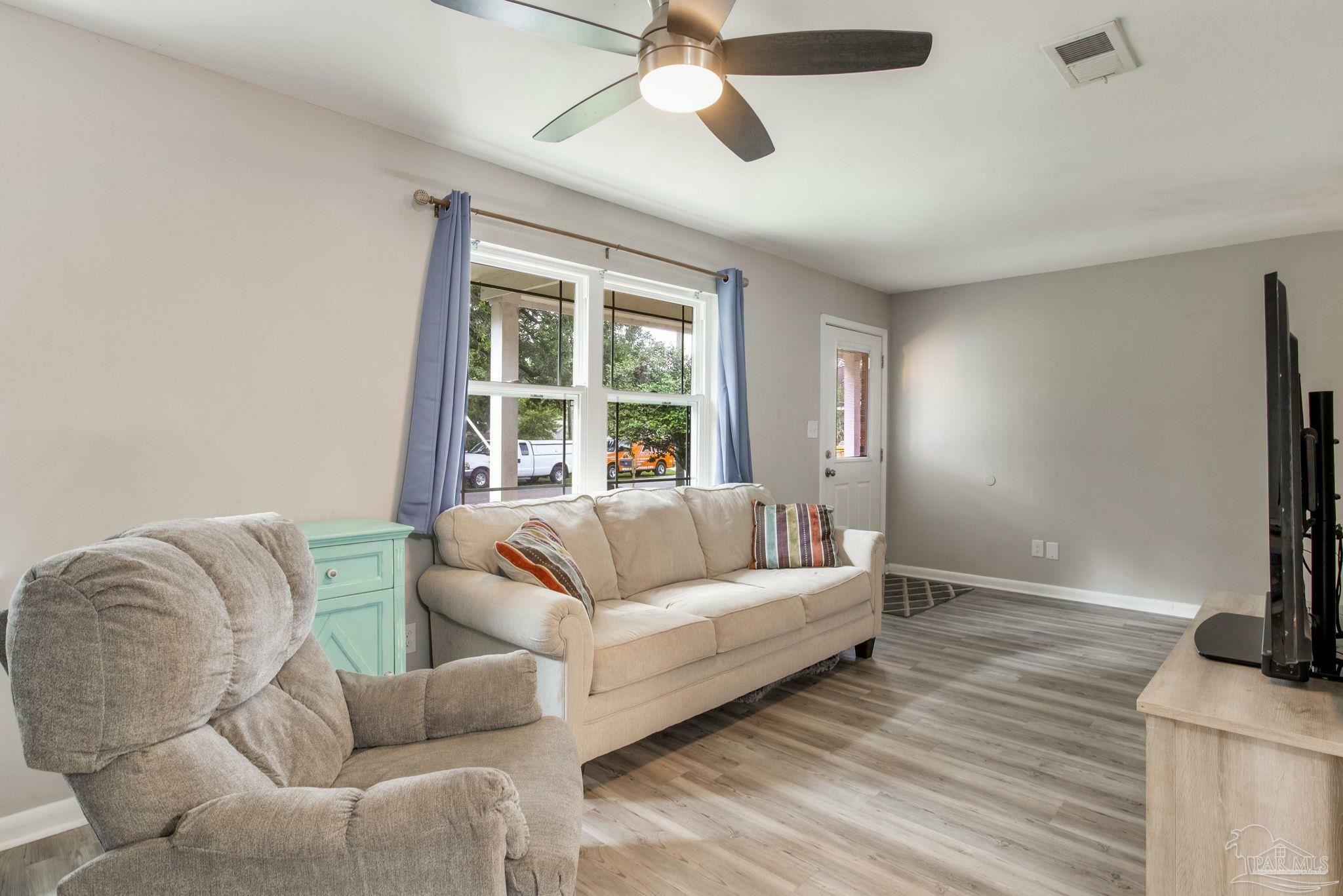 Property Photo: 520 E Selina St FL 32503