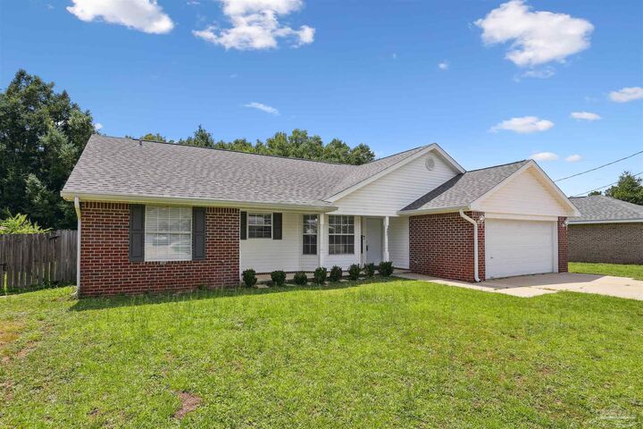 Property Photo: 4971 Spencer Oaks Blvd FL 32571