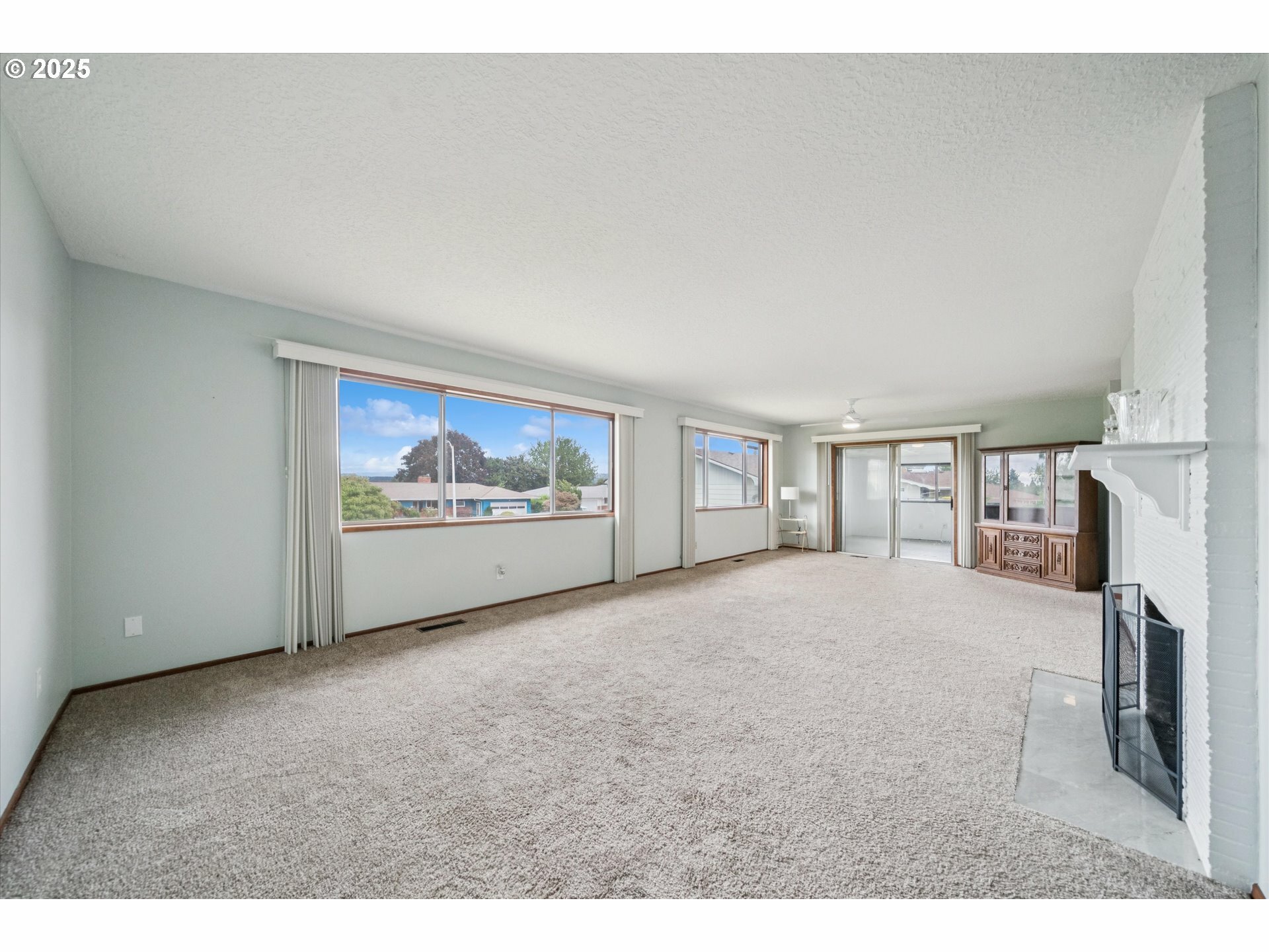 Property Photo: 14205 NE Fremont Ct OR 97230