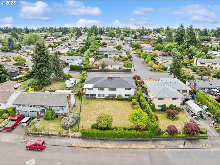 Property Photo: 14205 NE Fremont Ct OR 97230