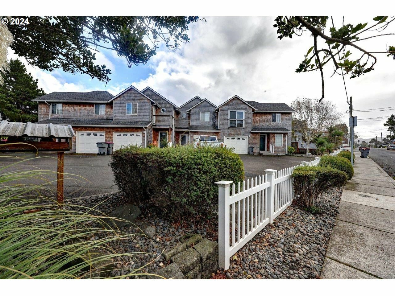 Property Photo:  Avenue C  OR 97138 