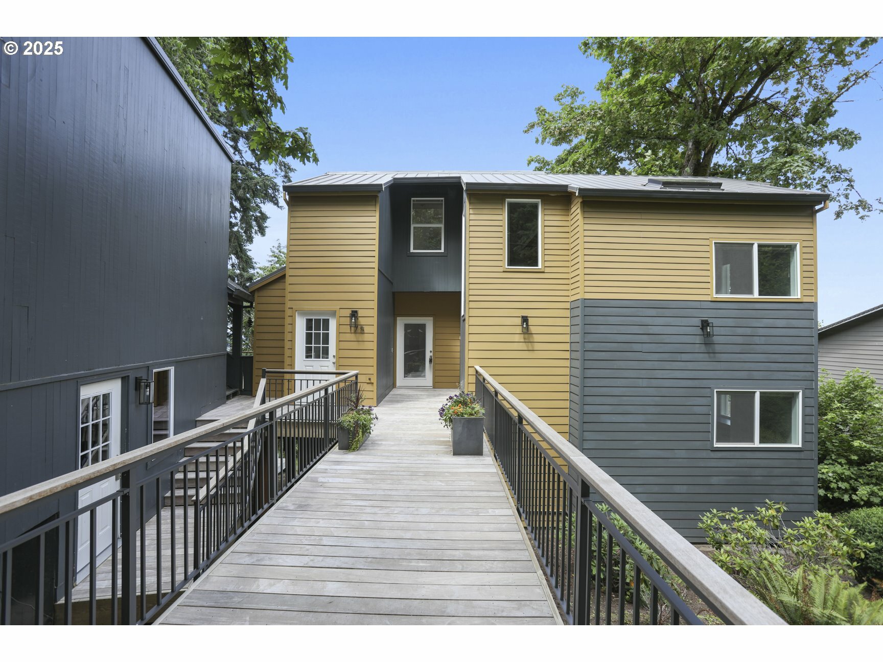 Property Photo:  175 SW 85th Ave  OR 97225 