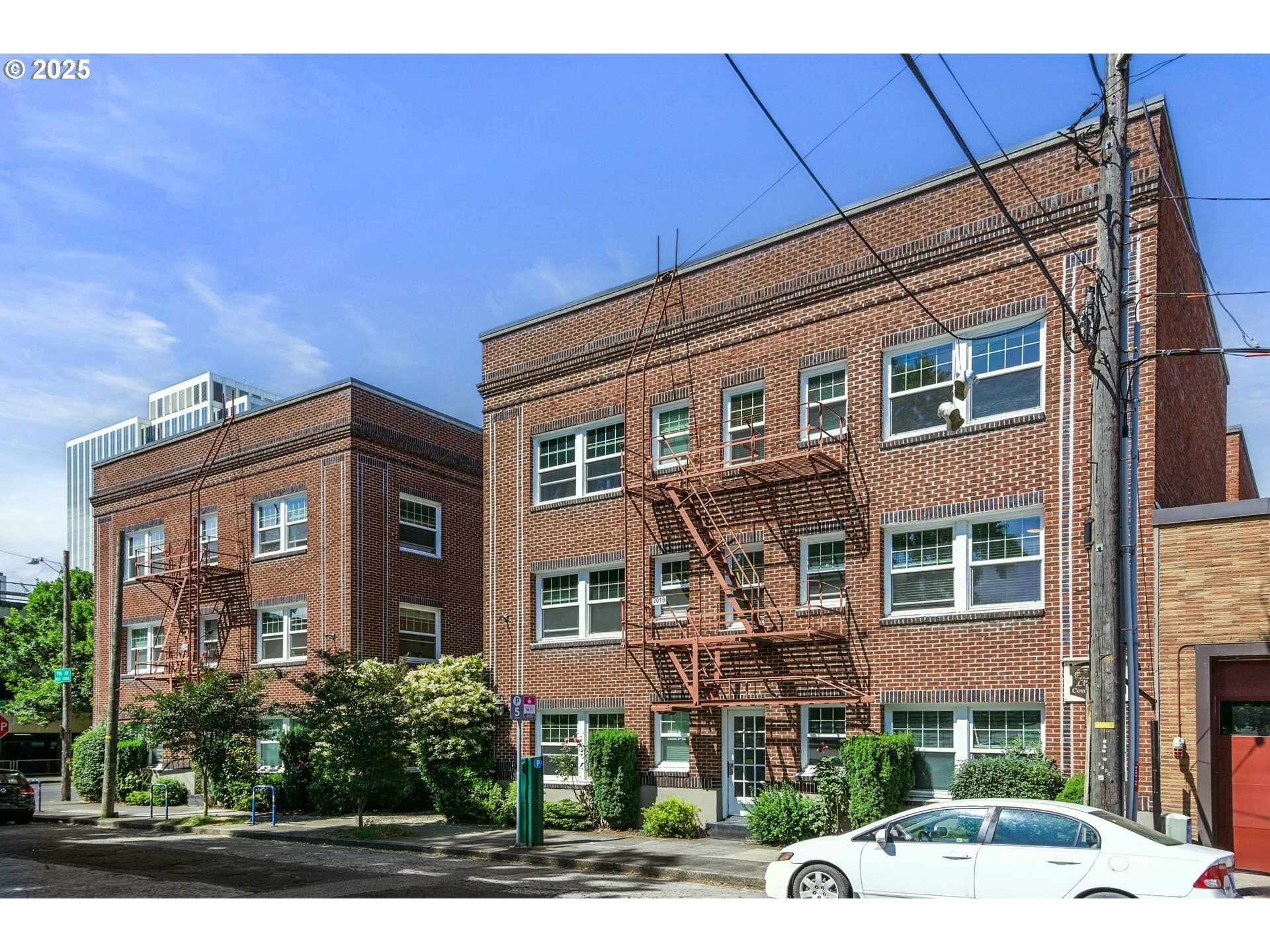 Property Photo: 1509 NE 10th Ave 105 OR 97232