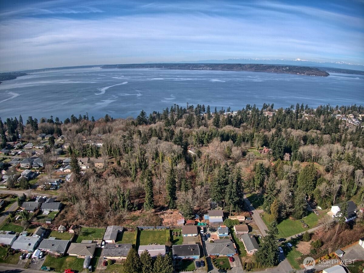 Property Photo: 26900 13 Th Avenue S WA 98198