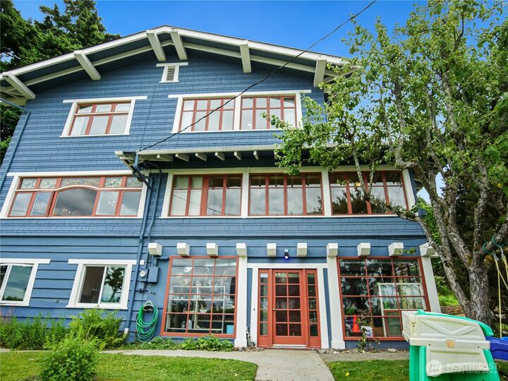Property Photo:  215 N Forest Street  WA 98225 