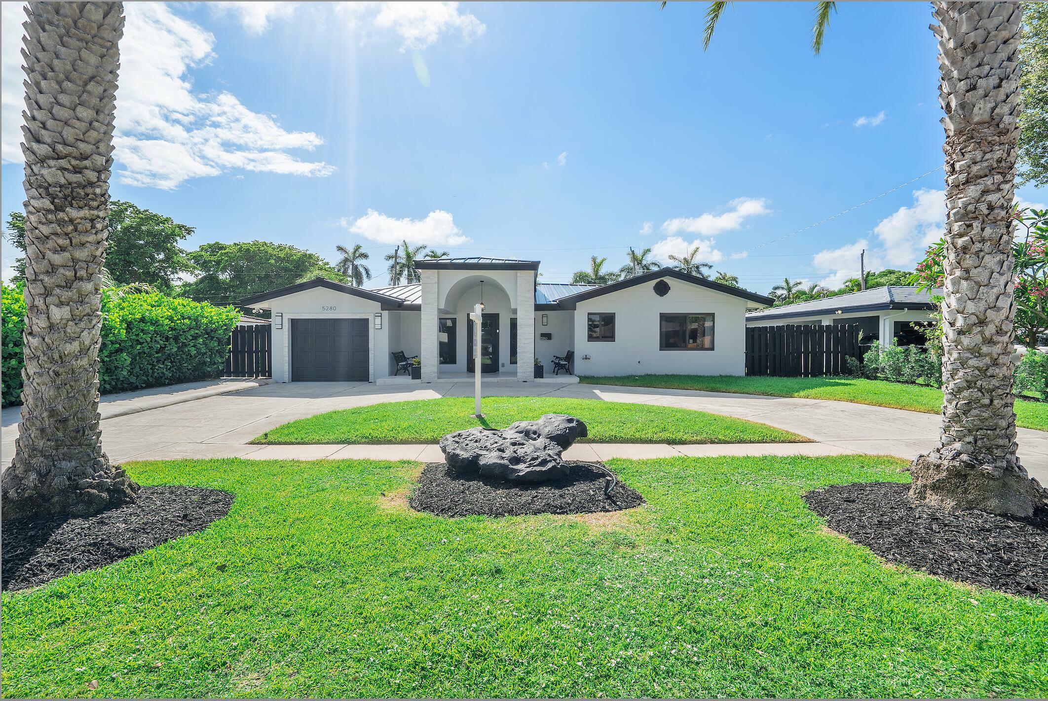 Property Photo: 5280 NE 19th Avenue FL 33308