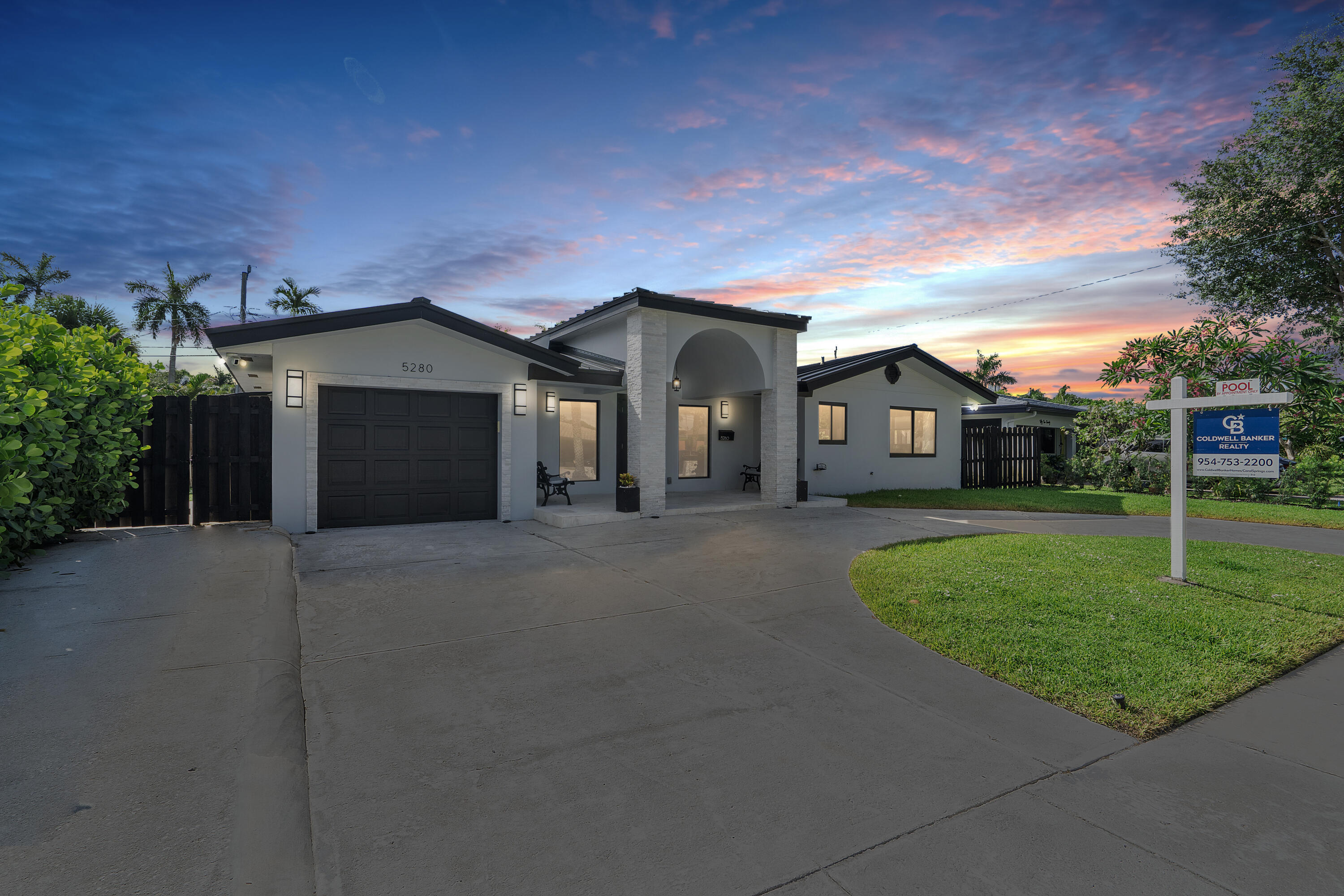 Property Photo:  5280 NE 19th Avenue  FL 33308 