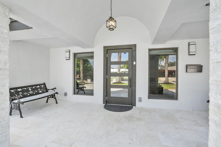 Property Photo: 5280 NE 19th Avenue FL 33308