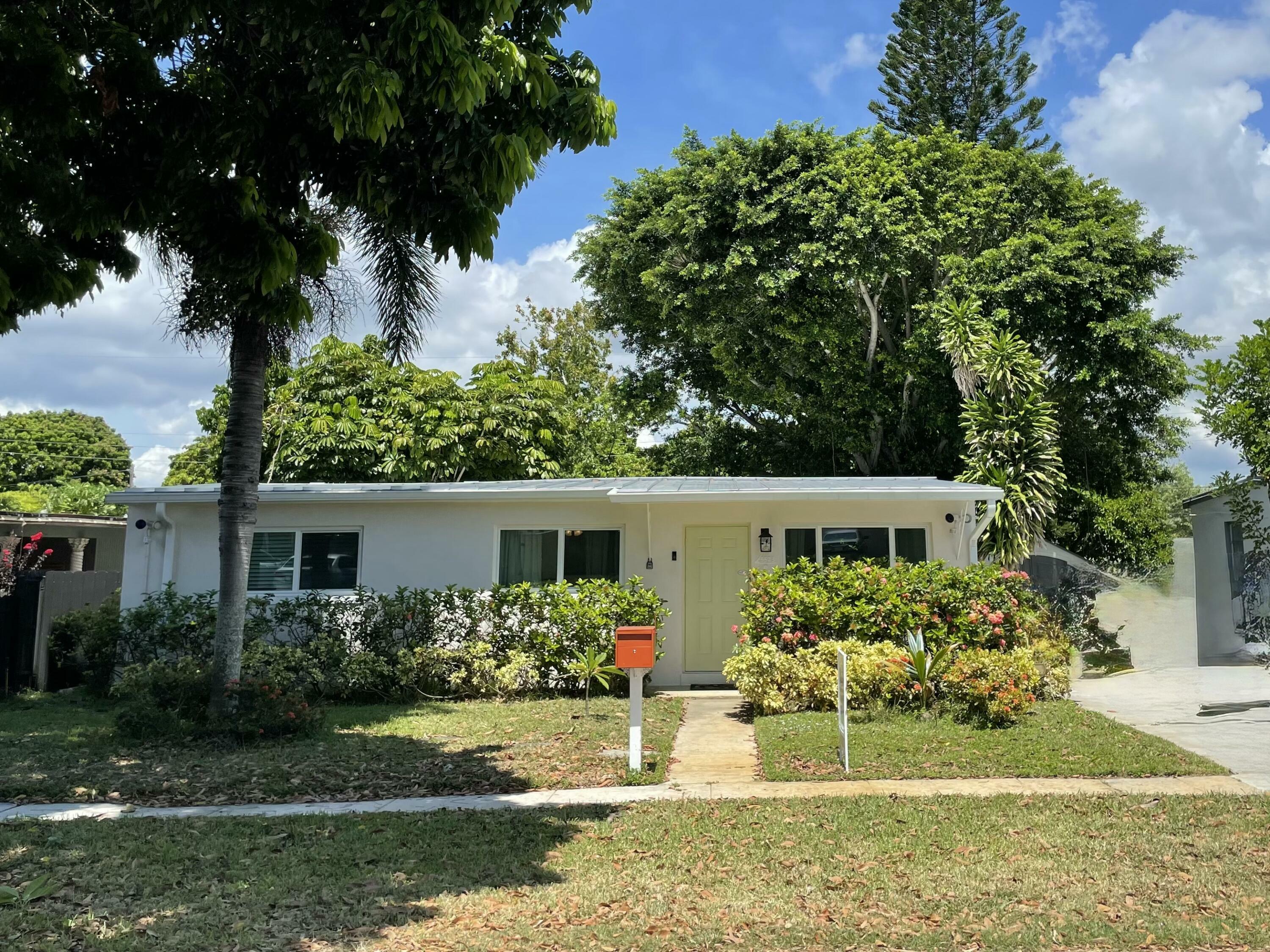 Property Photo: 5523 Columbus Road FL 33405