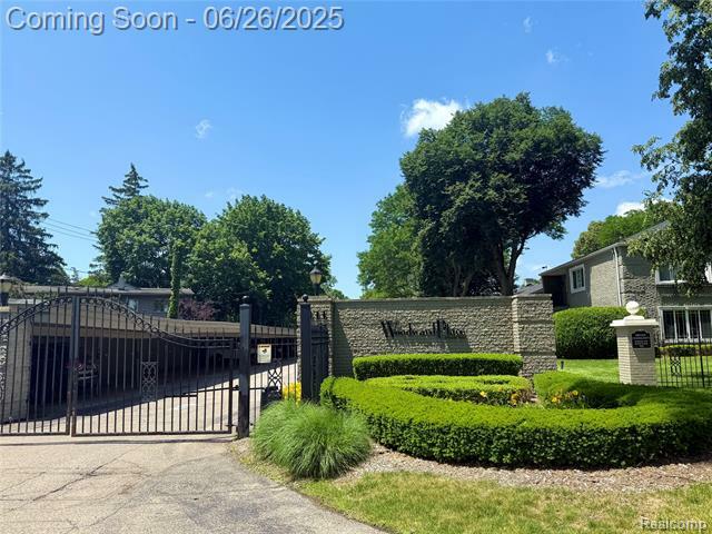 Property Photo:  1111 Old Woodward Avenue 4  MI 48009 