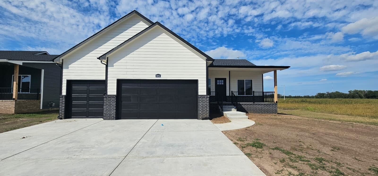 Property Photo:  5852 N Newport Ct  KS 67219 