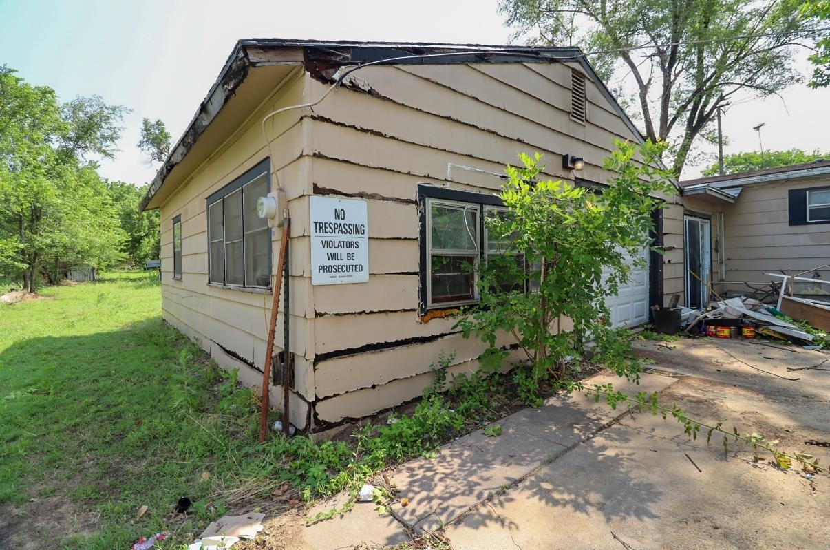 Property Photo: 101 W 83rd St S KS 67060