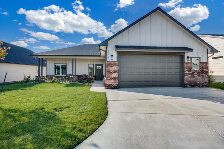 1631 N Forestview Ct  Wichita KS 67235 photo