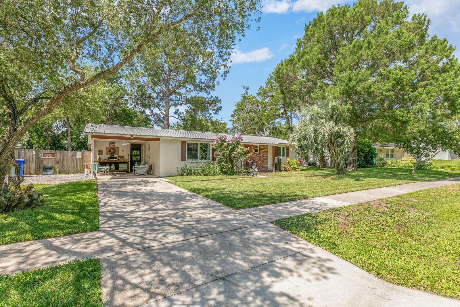 Property Photo:  201 Estancia St  FL 32086 