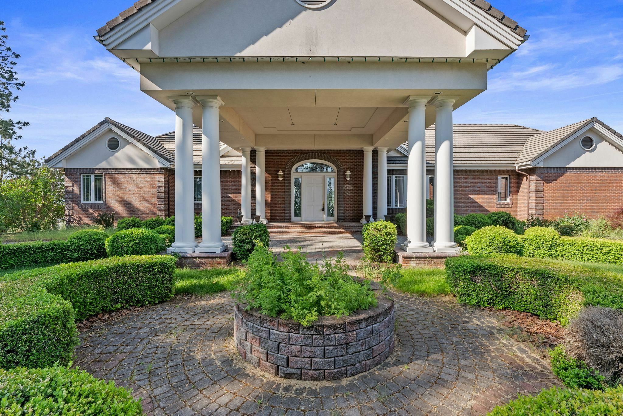 Property Photo:  5647 N Fruit Hill Rd  WA 99217 