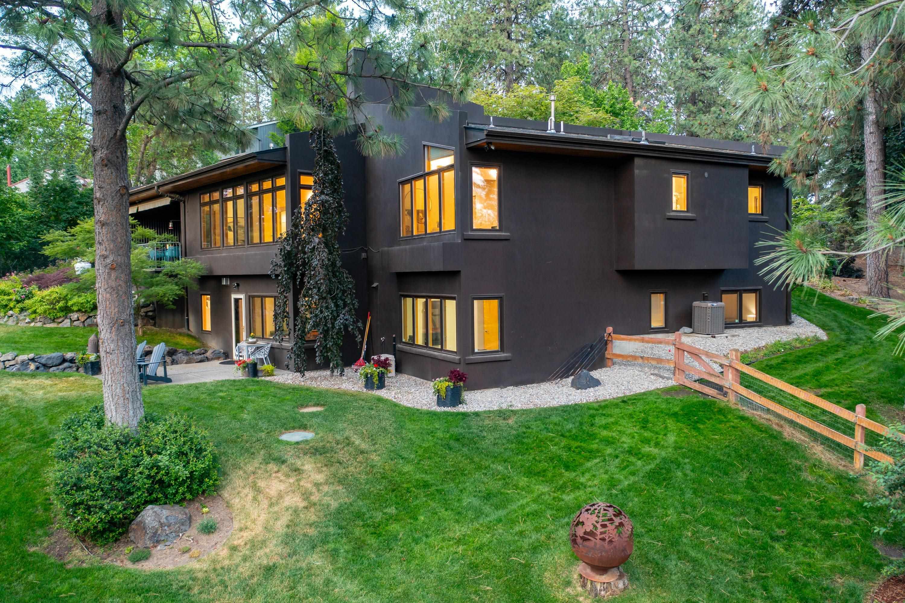Property Photo: 6414 S Helena St WA 99223